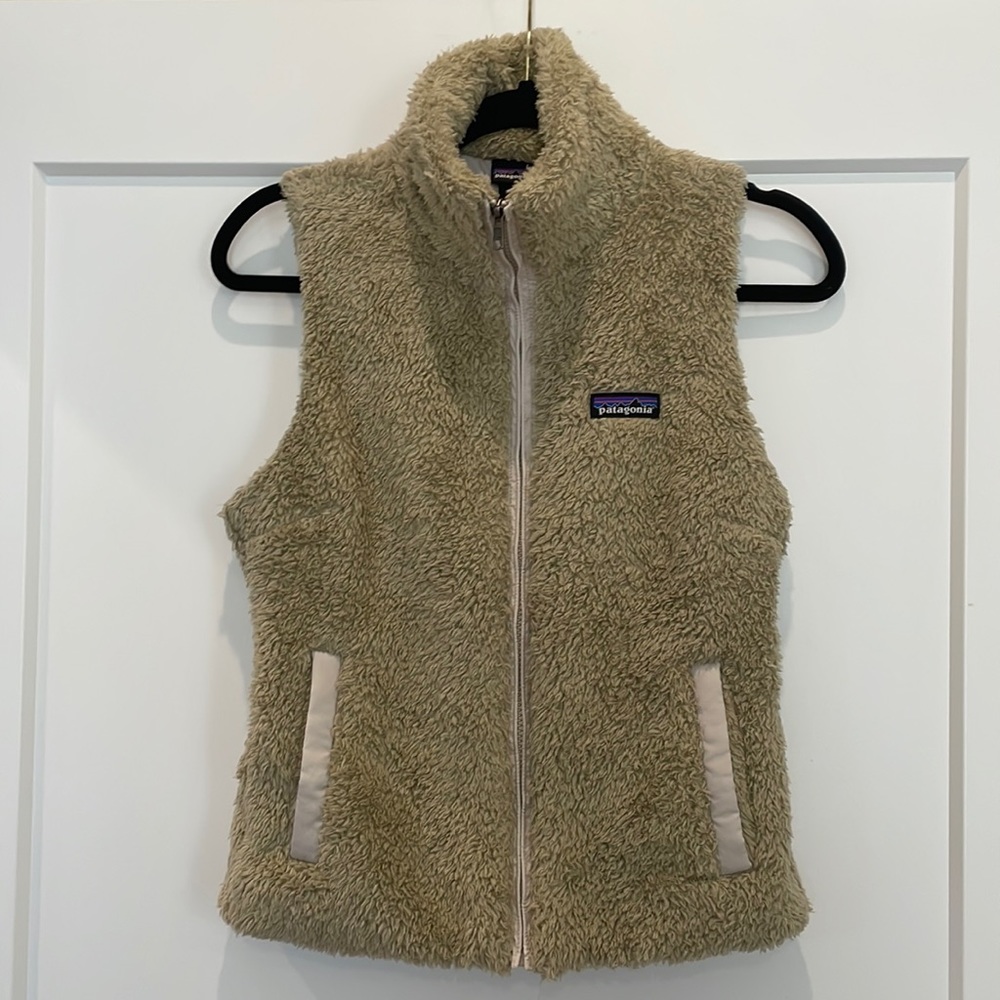 Patagonia Los Gatos womens vest. NWT. Size small, color is El Cap Khaki.